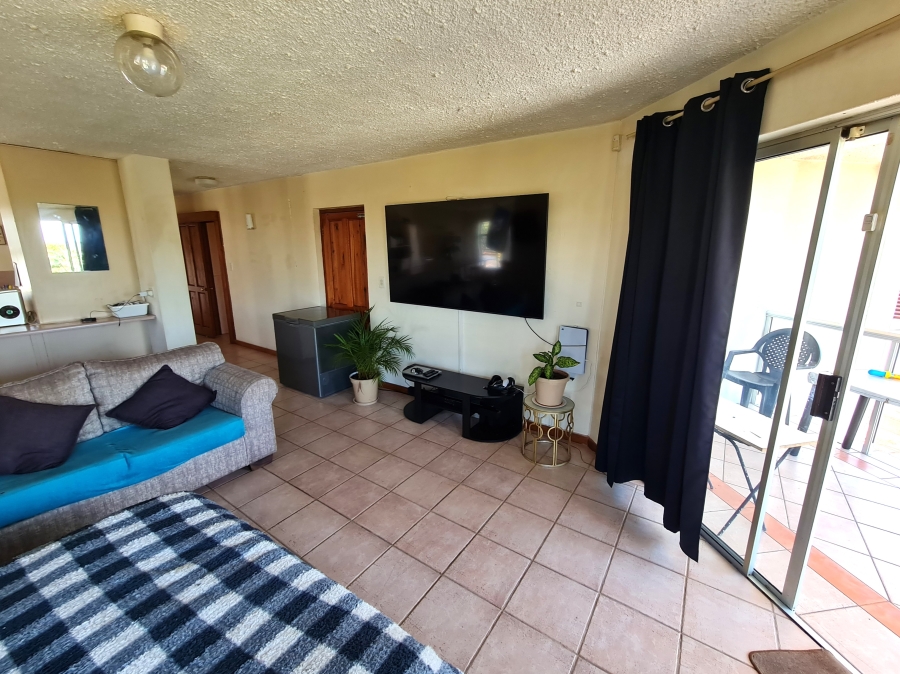 5 Bedroom Property for Sale in Wavecrest Eastern Cape